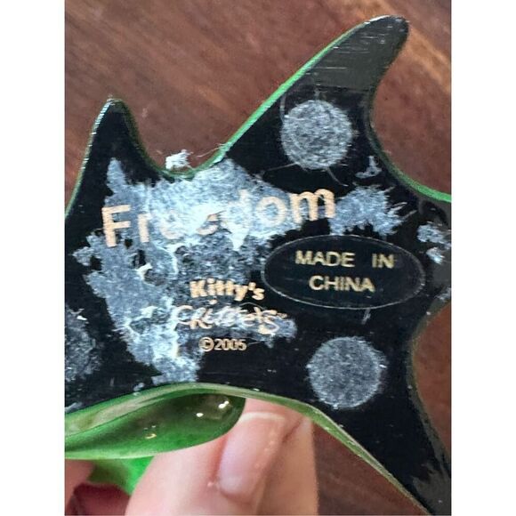 Freedom Frog by Kitty’s Critters - Picture 4 of 7